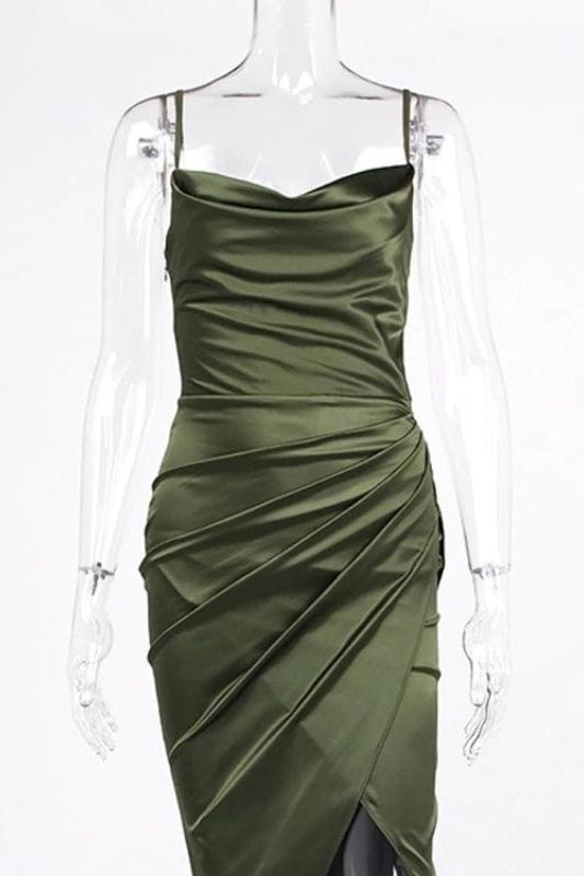 Woman wearing a figure flattering  Angela Bodycon Dress - Emerald Green BODYCON COLLECTION