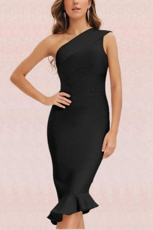 Woman wearing a figure flattering  Avery Bandage Dress - Classic Black BODYCON COLLECTION