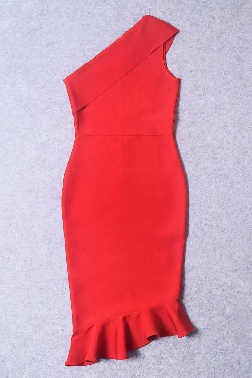 Woman wearing a figure flattering  Avery Bandage Dress - Lipstick Red BODYCON COLLECTION