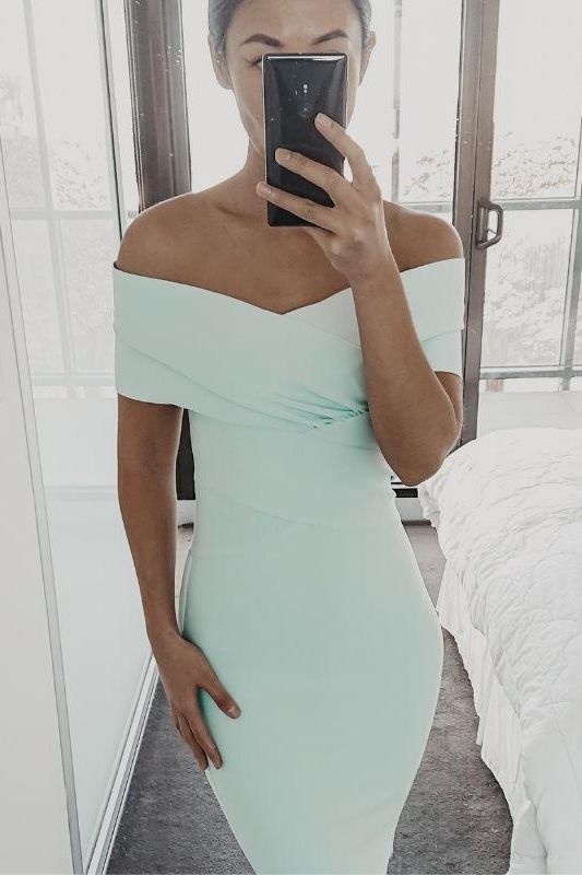 Woman wearing a figure flattering  Bea Bandage Dress - Mint Green Bodycon Collection